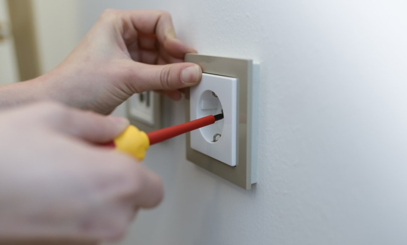 Elektro­installation bei ESP Elektrotechnik GmbH & Co. KG in Leutershausen